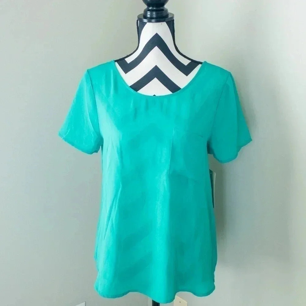 NEW Lily White Green Short Sleeve Top Med
